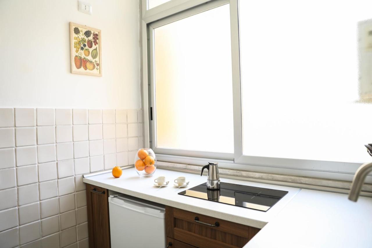 Aura Home Rent Of Rooms With Shared Kitchen Бари Екстериор снимка